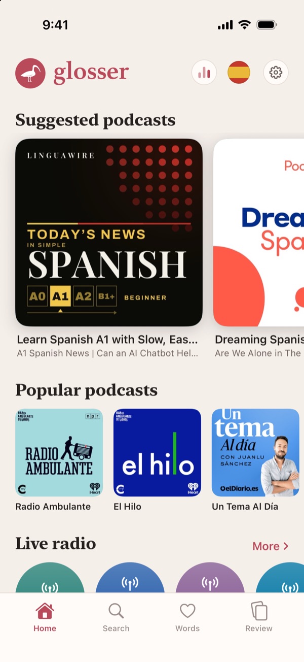 Home in Spanish: suggested and popular podcasts, with live radio below.